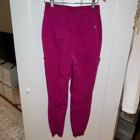 Fabletics Scrub Set - Picture 5 of 7